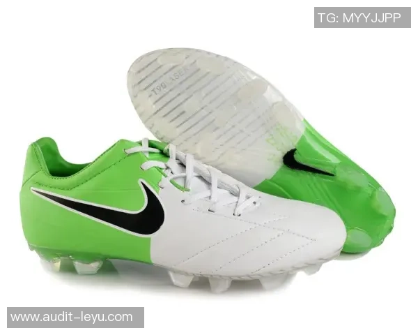 探索Nike足球鞋顶级系列的卓越性能与时尚设计助你在球场上尽显风采